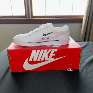 Nike Men's White and Blue Sneakers